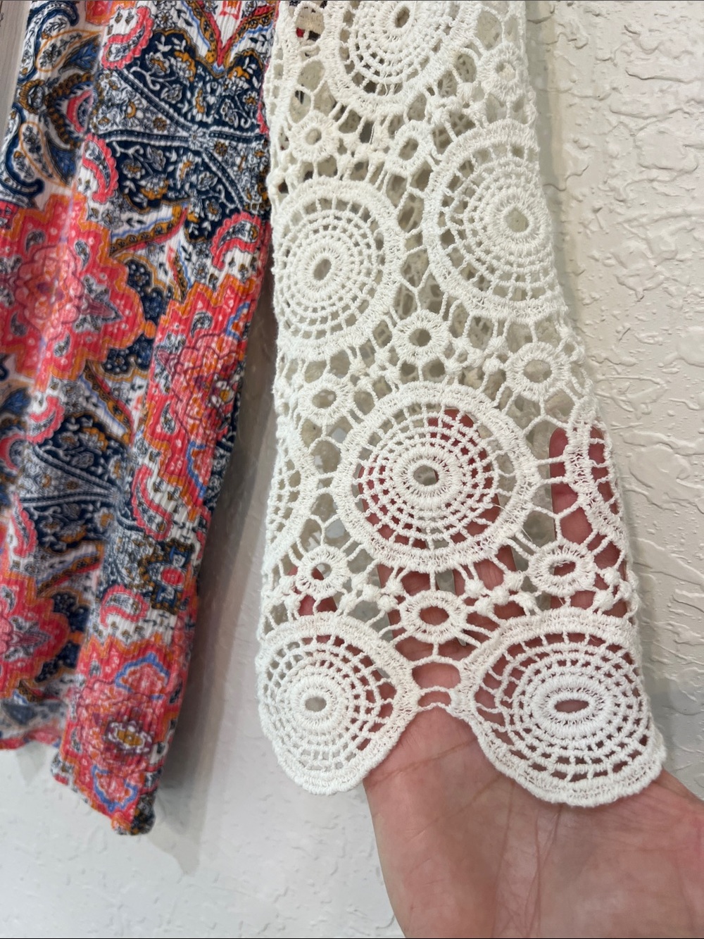 Xhilaration Paisley Print Crochet Lace Sleeve Blouse Keyhole Back Size S - Picture 2 of 8